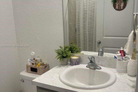 Townhouse in Florida City, Florida 3 bedrooms, 128.21 sq.m. № 2068895 - photo 10