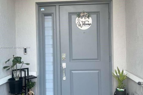 Townhouse in Florida City, Florida 3 bedrooms, 128.21 sq.m. № 2068895