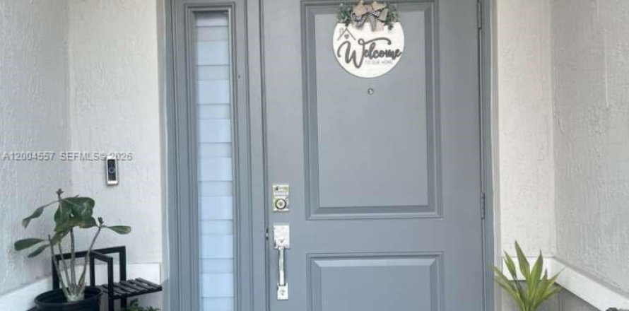 Townhouse in Florida City, Florida 3 bedrooms, 128.21 sq.m. № 2068895