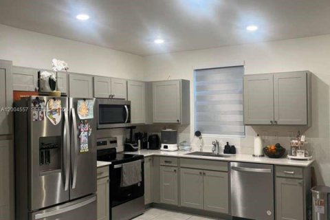 Townhouse in Florida City, Florida 3 bedrooms, 128.21 sq.m. № 2068895 - photo 6