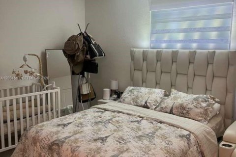 Townhouse in Florida City, Florida 3 bedrooms, 128.21 sq.m. № 2068895 - photo 25