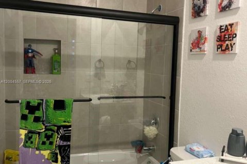 Townhouse in Florida City, Florida 3 bedrooms, 128.21 sq.m. № 2068895 - photo 20