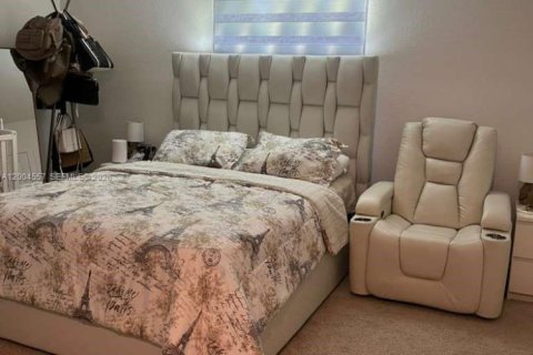 Townhouse in Florida City, Florida 3 bedrooms, 128.21 sq.m. № 2068895 - photo 24