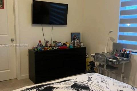 Townhouse in Florida City, Florida 3 bedrooms, 128.21 sq.m. № 2068895 - photo 14