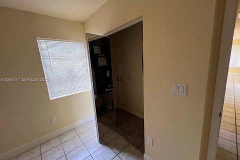 Apartamento en alquiler en North Miami Beach, Florida, 2 dormitorios, 179.77 m2 № 2278390 - foto 12