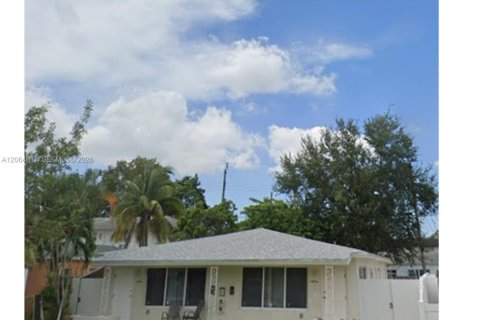 Apartment in North Miami Beach, Florida 2 bedrooms, 179.77 sq.m. № 2278390