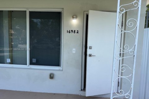 Apartamento en alquiler en North Miami Beach, Florida, 2 dormitorios, 179.77 m2 № 2278390 - foto 2