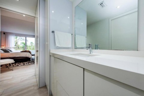 Condo in Key Biscayne, Florida, 2 bedrooms  № 2043199 - photo 8