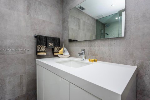 Condo in Key Biscayne, Florida, 2 bedrooms  № 2043199 - photo 30