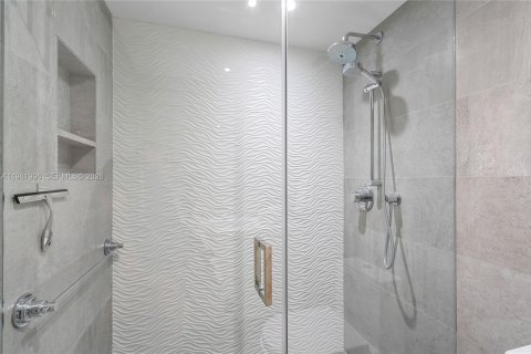 Condo in Key Biscayne, Florida, 2 bedrooms  № 2043199 - photo 14