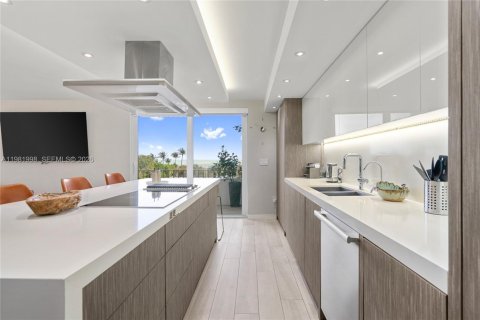 Condo in Key Biscayne, Florida, 2 bedrooms  № 2043199