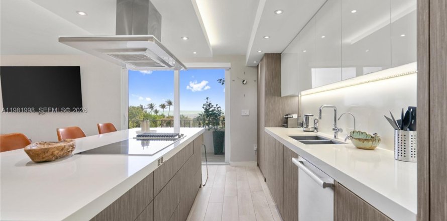 Condo in Key Biscayne, Florida, 2 bedrooms  № 2043199