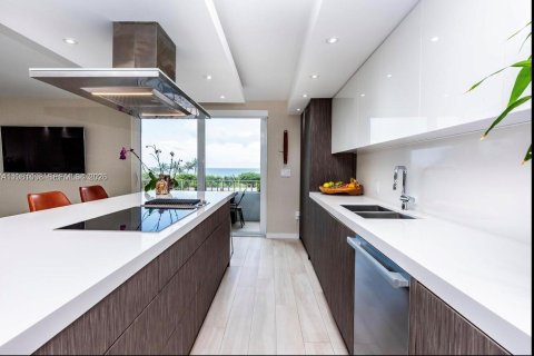 Condo in Key Biscayne, Florida, 2 bedrooms  № 2043199 - photo 22