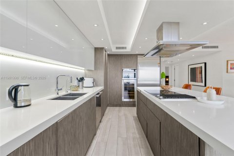 Condo in Key Biscayne, Florida, 2 bedrooms  № 2043199 - photo 25