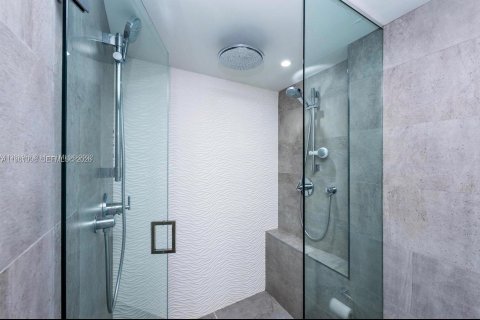 Condo in Key Biscayne, Florida, 2 bedrooms  № 2043199 - photo 10