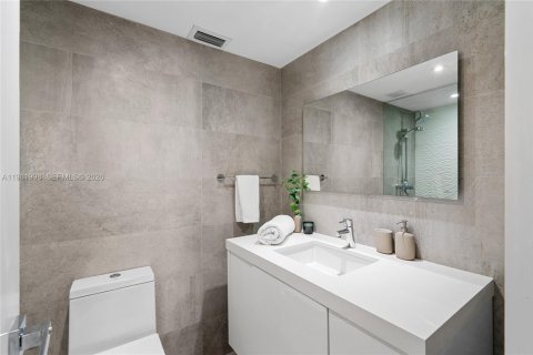 Condo in Key Biscayne, Florida, 2 bedrooms  № 2043199 - photo 13