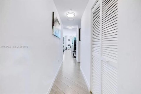 Copropriété à louer à Miami, Floride: 2 chambres, 102.84 m2 № 2051135 - photo 15