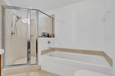 Copropriété à louer à Miami, Floride: 2 chambres, 102.84 m2 № 2051135 - photo 9