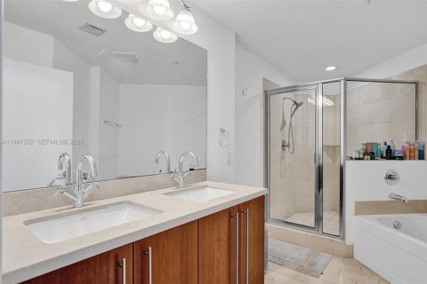 Copropriété à louer à Miami, Floride: 2 chambres, 102.84 m2 № 2051135 - photo 8