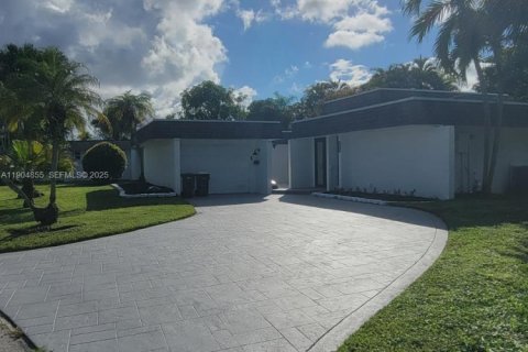 Casa en venta en Tamarac, Florida, 2 dormitorios, 185.15 m2 № 1990416 - foto 12