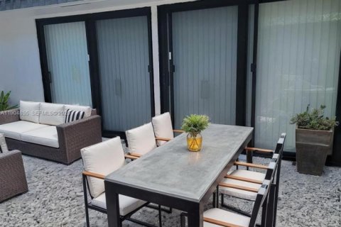 Casa en venta en Tamarac, Florida, 2 dormitorios, 185.15 m2 № 1990416 - foto 2