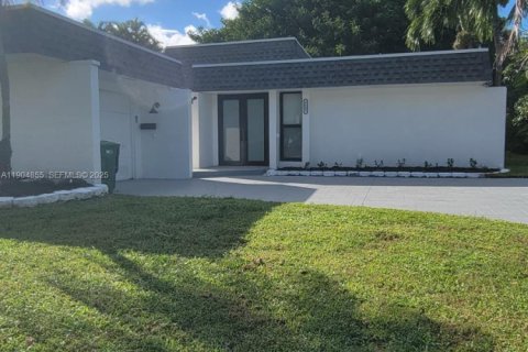 Casa en venta en Tamarac, Florida, 2 dormitorios, 185.15 m2 № 1990416 - foto 13