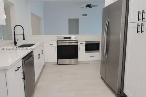 Casa en venta en Tamarac, Florida, 2 dormitorios, 185.15 m2 № 1990416 - foto 3