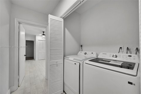 Casa en venta en Tamarac, Florida, 2 dormitorios, 185.15 m2 № 1990416 - foto 18