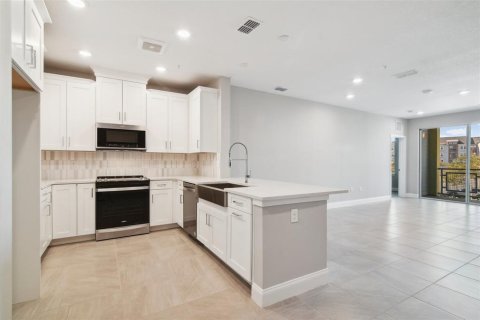 Condo in Orlando, Florida, 2 bedrooms  № 1191895 - photo 2