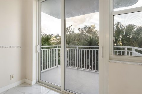 Condo in North Miami, Florida, 1 bedroom № 1968716 - photo 22