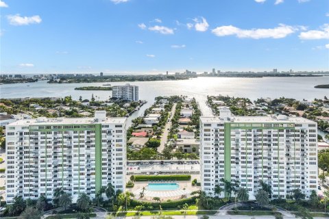 Condo in North Miami, Florida, 1 bedroom № 1968716 - photo 29