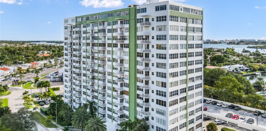 Condo in North Miami, Florida, 1 bedroom № 1968716