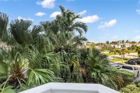 Condo in North Miami, Florida, 1 bedroom № 1968716 - photo 25