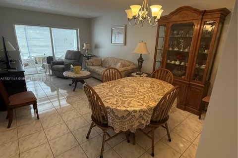 Condominio en venta en Lauderdale Lakes, Florida, 1 dormitorio, 71.35 m2 № 1934581 - foto 28