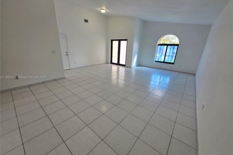 Villa ou maison à louer à Miami, Floride: 3 chambres, 172.24 m2 № 1946826 - photo 11