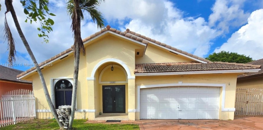 Villa ou maison à Miami, Floride 3 chambres, 172.24 m2 № 1946826