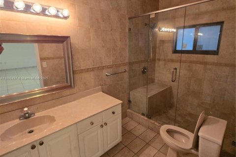 Villa ou maison à louer à Miami, Floride: 3 chambres, 172.24 m2 № 1946826 - photo 2