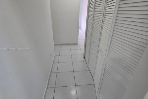 Villa ou maison à louer à Miami, Floride: 3 chambres, 172.24 m2 № 1946826 - photo 15