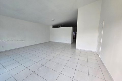 Villa ou maison à louer à Miami, Floride: 3 chambres, 172.24 m2 № 1946826 - photo 12