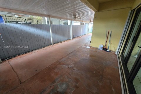 Villa ou maison à louer à Miami, Floride: 3 chambres, 172.24 m2 № 1946826 - photo 21
