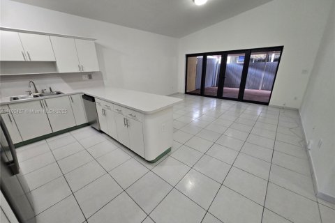 Villa ou maison à louer à Miami, Floride: 3 chambres, 172.24 m2 № 1946826 - photo 8