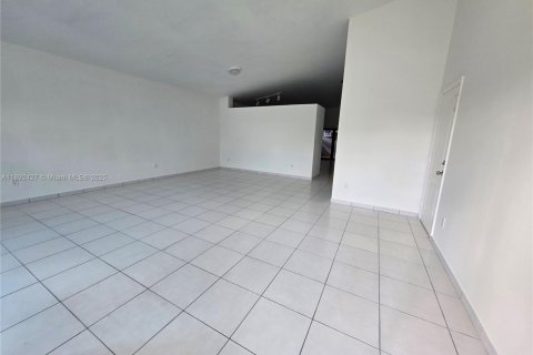 Villa ou maison à louer à Miami, Floride: 3 chambres, 172.24 m2 № 1946826 - photo 13