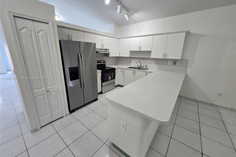 Villa ou maison à louer à Miami, Floride: 3 chambres, 172.24 m2 № 1946826 - photo 7