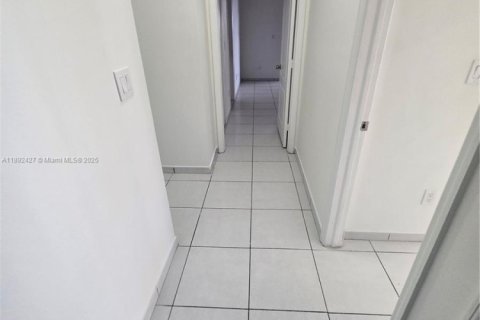 Villa ou maison à louer à Miami, Floride: 3 chambres, 172.24 m2 № 1946826 - photo 18