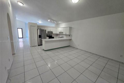 Villa ou maison à louer à Miami, Floride: 3 chambres, 172.24 m2 № 1946826 - photo 5