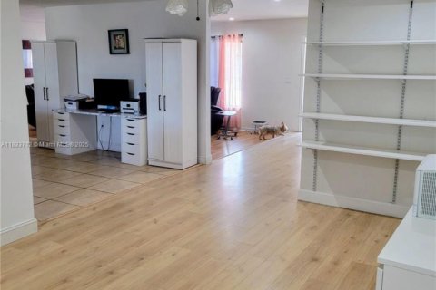 Casa en venta en Pembroke Pines, Florida, 4 dormitorios, 203.92 m2 № 1814662 - foto 5