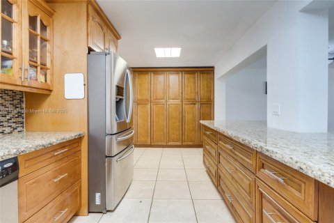 Casa en venta en Pembroke Pines, Florida, 4 dormitorios, 203.92 m2 № 1814662 - foto 18