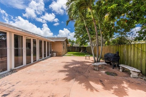 Casa en venta en Pembroke Pines, Florida, 4 dormitorios, 203.92 m2 № 1814662 - foto 24