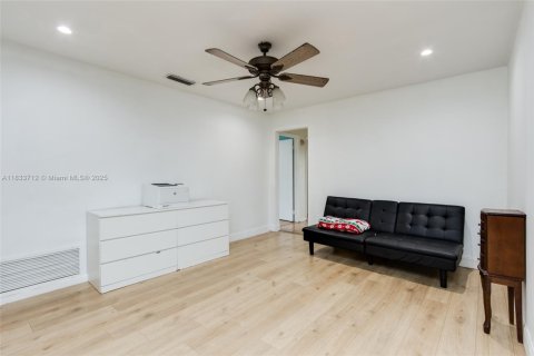 Casa en venta en Pembroke Pines, Florida, 4 dormitorios, 203.92 m2 № 1814662 - foto 28