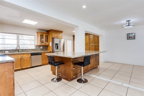 Casa en venta en Pembroke Pines, Florida, 4 dormitorios, 203.92 m2 № 1814662 - foto 14